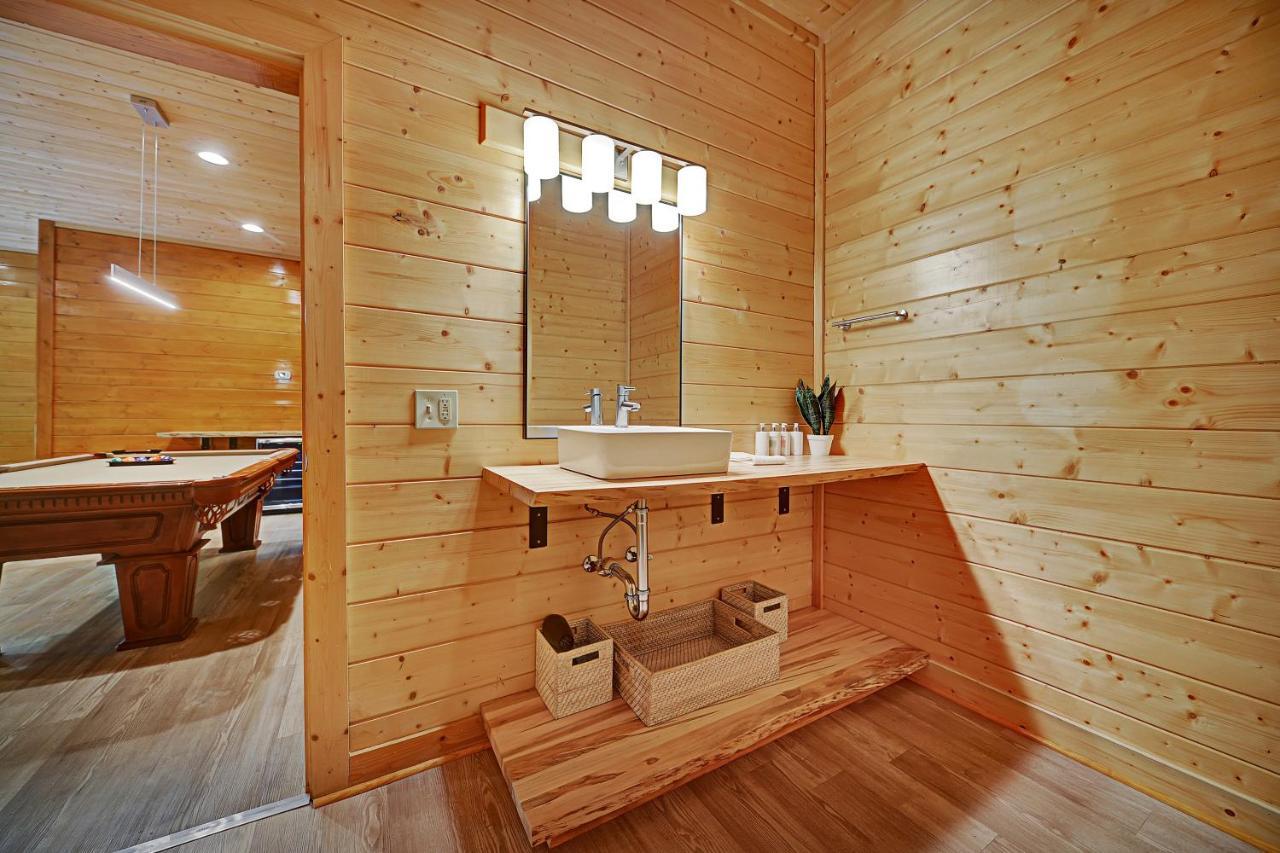 Gorgeous Large Mountain View Cabin W Hot Tub, Free Wifi, Games Villa Sevierville Exteriör bild