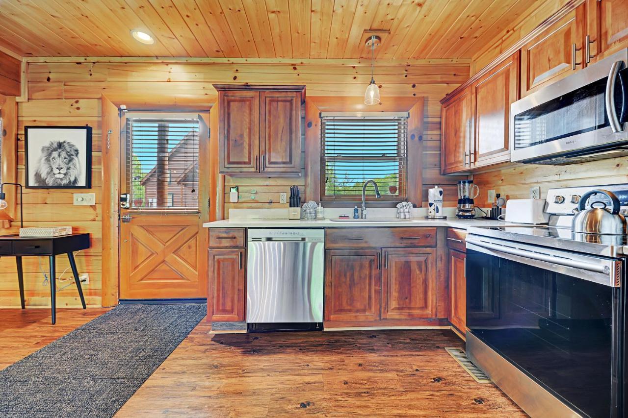Gorgeous Large Mountain View Cabin W Hot Tub, Free Wifi, Games Villa Sevierville Exteriör bild