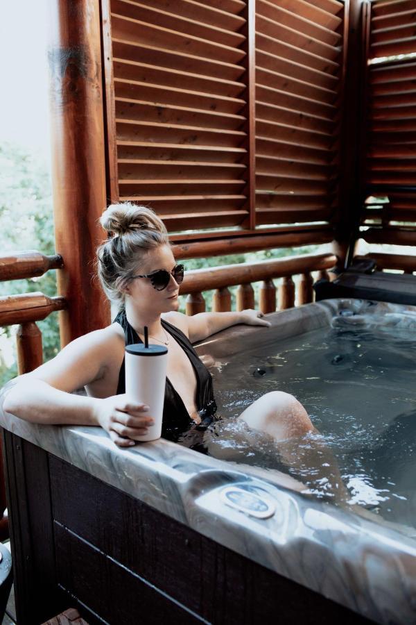Gorgeous Large Mountain View Cabin W Hot Tub, Free Wifi, Games Villa Sevierville Exteriör bild